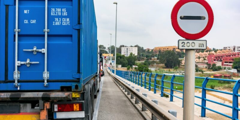 estratégia de sourcing​ e transporte